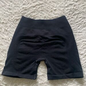 Alphalete Amplify 4.5inch short